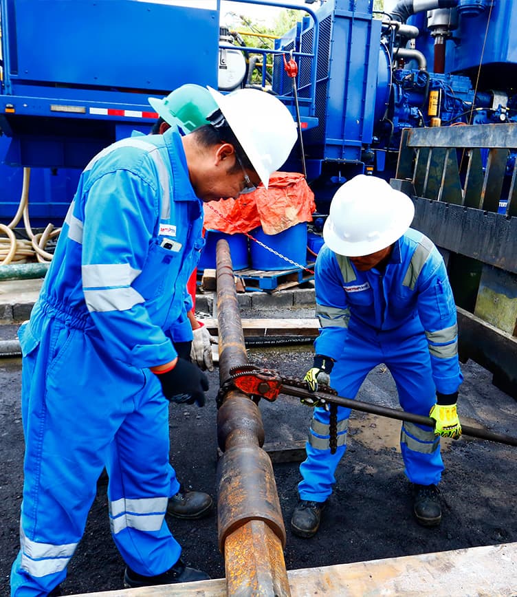 ThermaPrime crew servicing drilling equipment on site